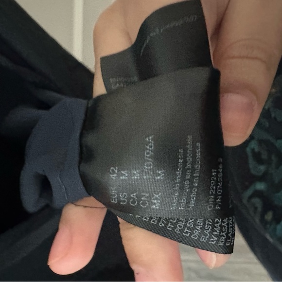 Dress shirt/blouse satin, barely used - Picture 4 of 4